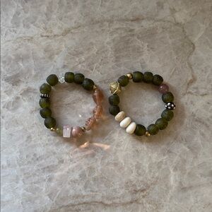 ♥️New♥️ Sweet Green Beaded Bracelet Set of 2